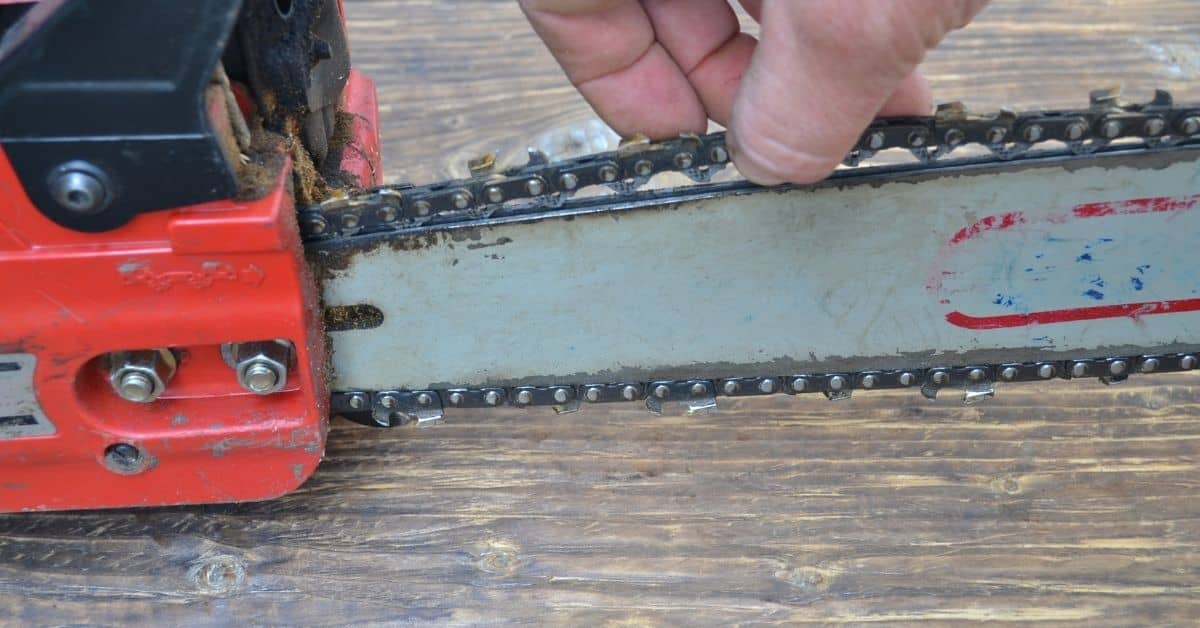 How Tight Should a Chainsaw Chain be