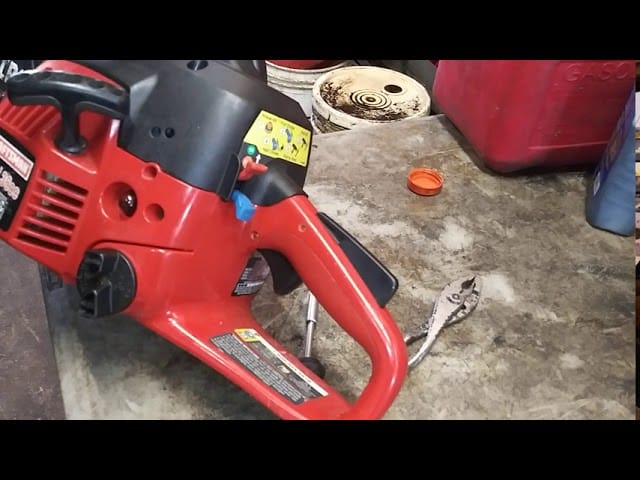 How to Adjust a Craftsman Chainsaw Carburetor